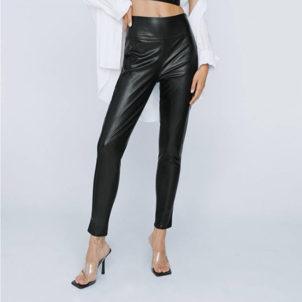 NWT Nasty Gal Black Faux Leather Skinny Pants Trousers w/ Side Zipper Size: 10 - Picture 2 of 5
